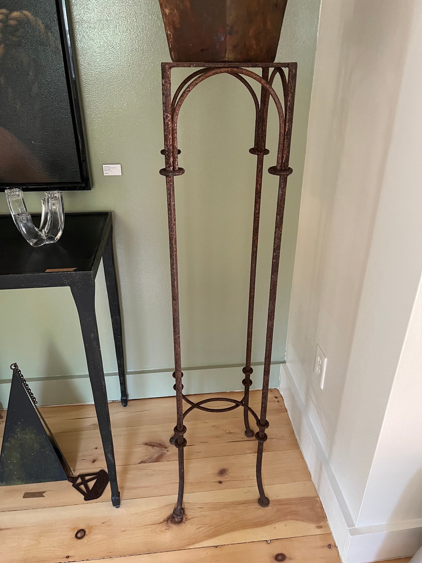 Loop Pedestal