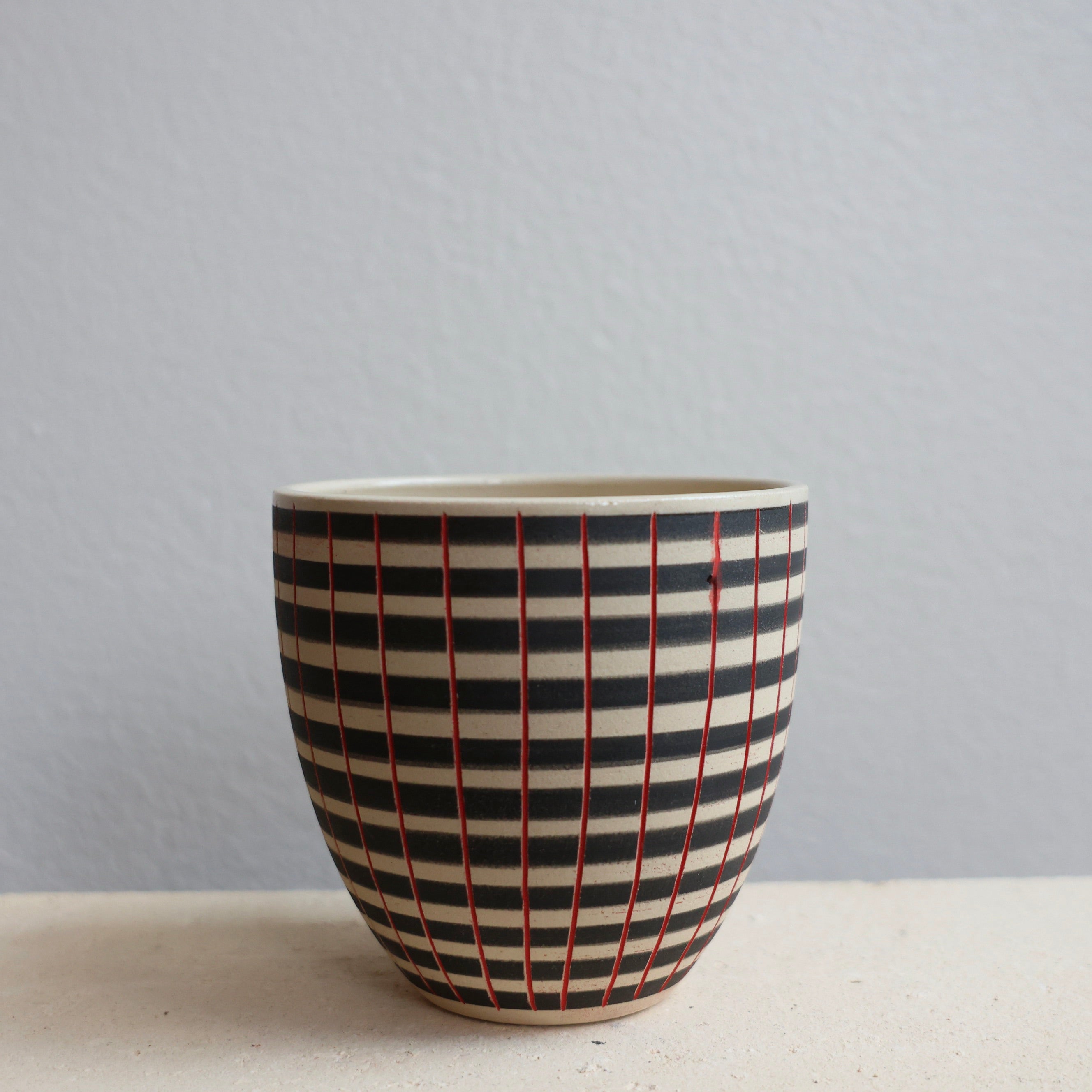 Tea Cup Black/Red