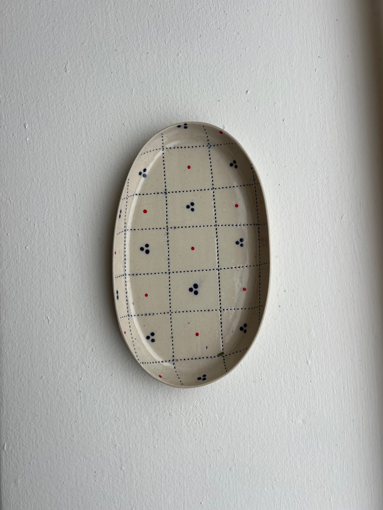 Simone Fennel - Oval Tray - Navy/Red Dot