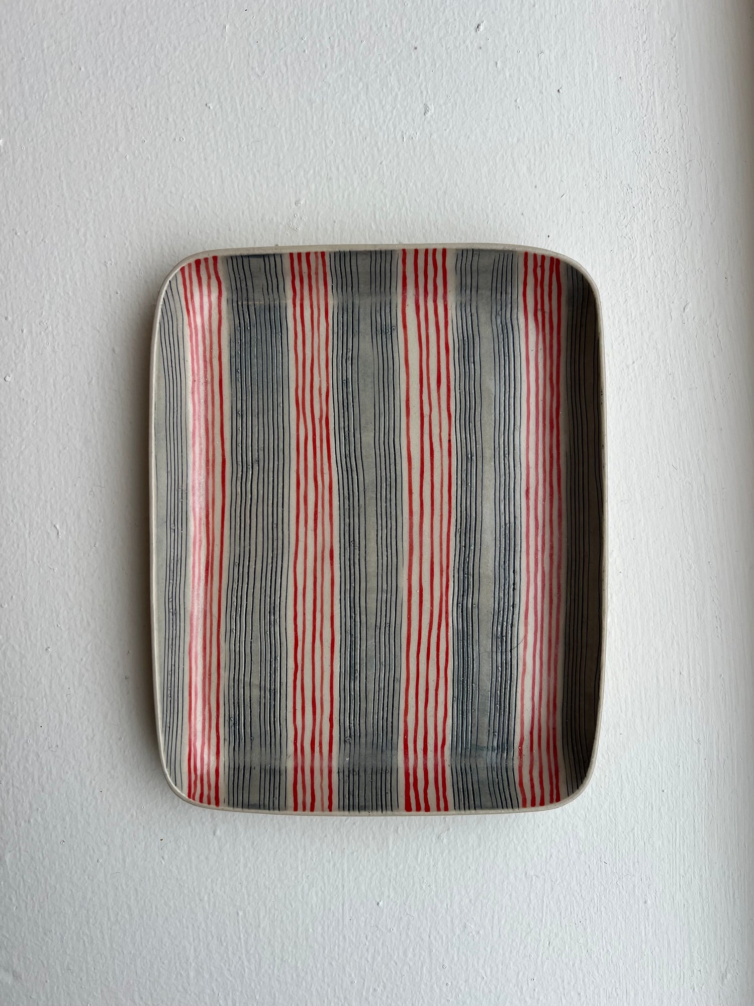 Simone Fennel - Rectangle Tray - Red/Gray